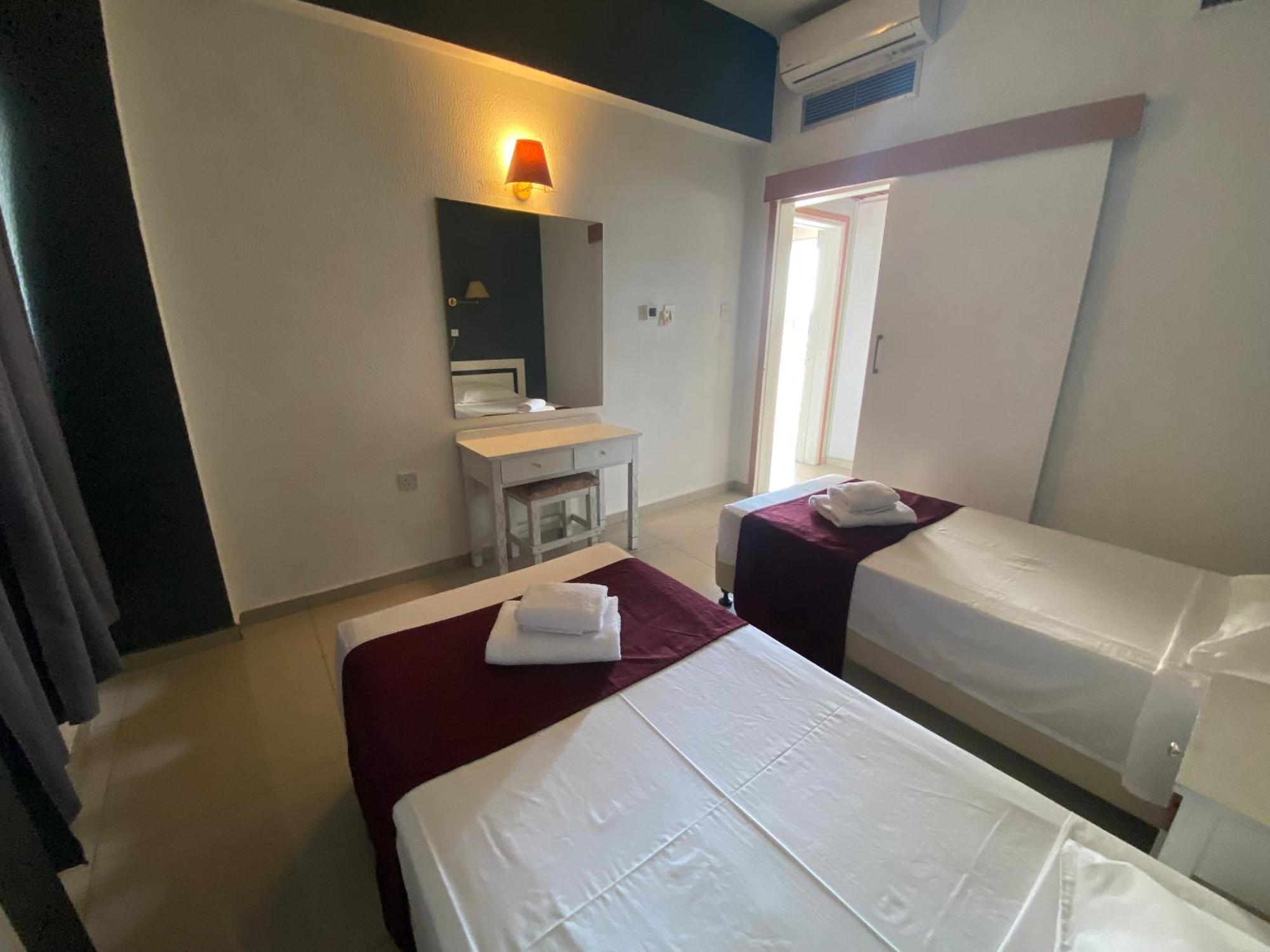 Boronia Hotel Apartments Larnaca Ngoại thất bức ảnh