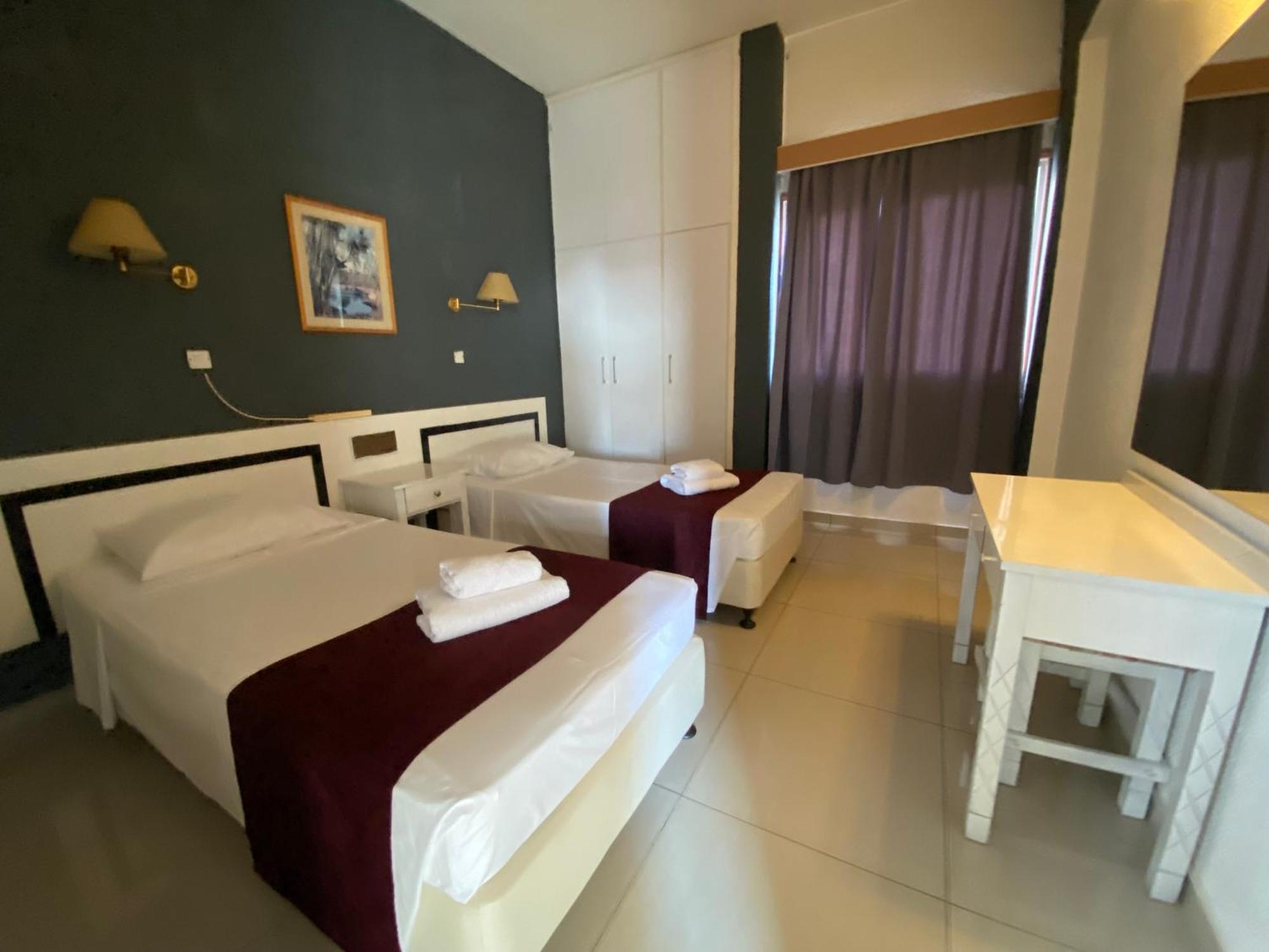 Boronia Hotel Apartments Larnaca Ngoại thất bức ảnh